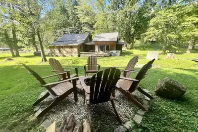 Image de 🐻Hillbilly Hideaway🐻Hot Tub\/🔥pit\/Creek\/Pets Ok\/Games