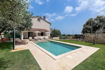 Image de Maison de vacances Barban pour 1 - 8 personnes avec 3 chambres à coucher - Maison jumelée