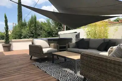 Image de Villa avec jardin, barbecue et terrasse