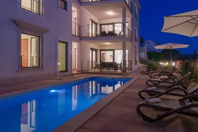 Image de Appartement de vacances Milna pour 1 - 8 personnes avec 3 chambres à coucher - Logement de vacances