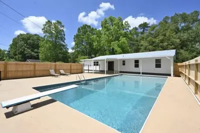 Image de Beautiful Private salt water pool- newly remodeled 3bed/3 bath-entire house