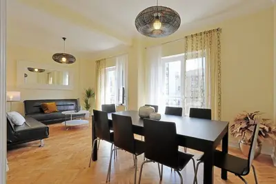 Image de Appartement de vacances pour 11 personnes  + 1 enfant env. 100 qmà Lisbonne, Região de Lisboa (Côte de Lisbonne)