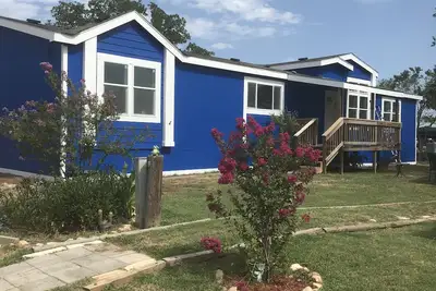 Image de This 3 bedroom, 2 bath home on beautiful Lake Buchanan at Poppy's Pointe Resort!