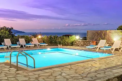 Image de Maison de vacances Kourna pour 1 - 10 personnes avec 4 chambres à coucher - Maison de vacances