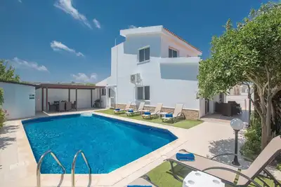 Image de Maison de vacances Paralimni pour 1 - 7 personnes avec 3 chambres à coucher - Maison de vacances