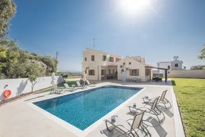 Image de Maison de vacances Paralimni pour 1 - 13 personnes avec 6 chambres à coucher - Maison de vacances