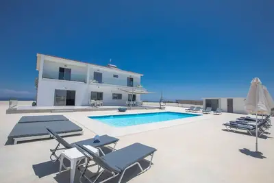 Image de Maison de vacances Paralimni pour 1 - 12 personnes avec 6 chambres à coucher - Maison de vacances