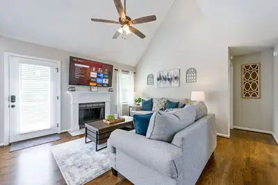 Image de Animal Friendly 3br Stylish Escape, Near LakePoint