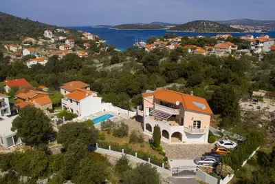 Image de Maison de vacances Ražanj pour 1 - 10 personnes avec 3 chambres à coucher - Maison de vacances