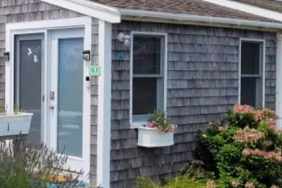 Image de Provincetown Cottage: A/C, outdoor shower, parking, decks, pool, steps to beach.