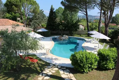 Image de La Cigale Bleue Ă Callian