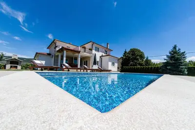 Maison de vacances Donji Prolozac pour 1 - 9 personnes avec 5 chambres à coucher - Maison mitoyenne