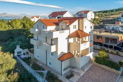 Image de Appartement de vacances Supetar pour 1 - 5 personnes avec 2 chambres à coucher - Logement de vacance