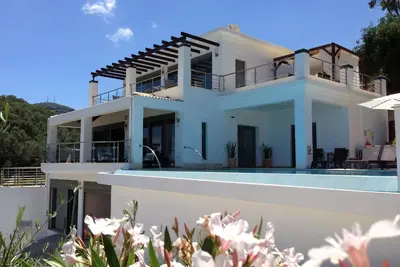 Image de Maison de vacances Mesoggi pour 1 - 8 personnes avec 4 chambres à coucher - Maison de vacances