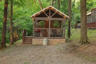 Image de Tiny Cabin Village | Private Hot Tub | Lynda Cabin