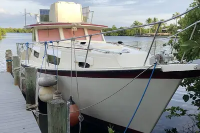 Image de Unique Charlotte Harbor experience on a comfortable Schucker 436 trawler.