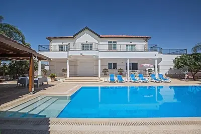 Image de Maison de vacances Paralimni pour 1 - 10 personnes avec 5 chambres à coucher - Maison de vacances
