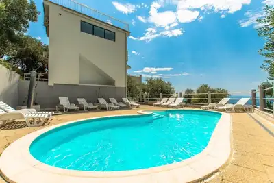 Image de Maison de vacances Makarska pour 1 - 22 personnes avec 9 chambres à coucher - Maison mitoyenne