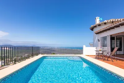 Image de Maison de vacances privée avec climatisation, piscine privée, Wifi, Tv, terrasse, vue panoramique