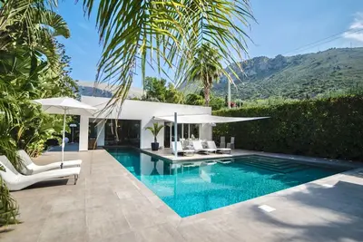 Image de Belle maison de vacances privée avec Wifi, piscine privée, climatisation, Tv, patio et parking