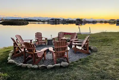 Image de Waterfront property 25 min from Waterton