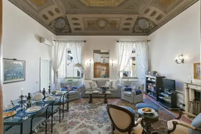 Image de Benozzo, un appartement classique de 120 m², à quelques pas de la basilique de Santa Croce, à. . .