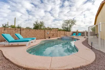 Image de ✨ Across Starpass private pool Private hot tub, Free fast wifi, King bed ✨