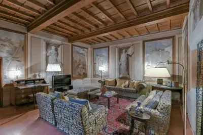 Image de Donatello. Appartement classique de 198 m², situé dans un palais du XVIe siècle, à quelques. . .