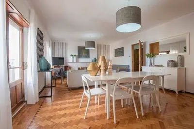 Image de Appartement de vacances pour 19 personnes  + 1 enfant env. 214 qmà Lisbonne, Região de Lisboa (Côte de Lisbonne)