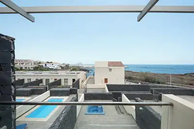 Image de Villa 'Sun Bay Villas 4' avec vue sur la mer, terrasse et jacuzzi