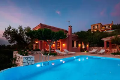 Élégante Villa Lefkada | Villa Paeonia | 2 chambres | Piscine privée | Vues à couper le souffle sur