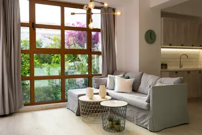 Breakfast Included! \"Feels like home\", The floor Apartments.