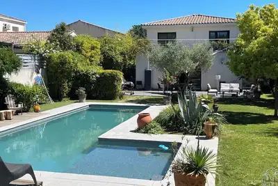 Image de Villa d’architecte de 160m2 avec piscine et jardin paysagé de 1500m2.