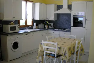 Image de Maison avec Terrasse et Jardin à St Méard de Drône, Animaux Acceptés