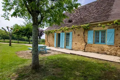 Image de Maison avec jacuzzi partagé et jardin, proche Dordogne