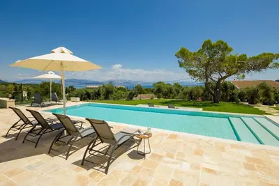 Image de Maison de vacances Dassia pour 1 - 10 personnes avec 5 chambres à coucher - Maison de vacances