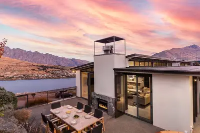Image de Oliver's Oasis | Luxury home | Spa Pool | Bbq | Fire