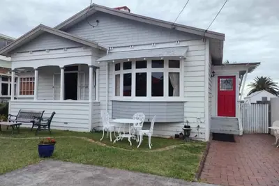 Image de ✨3 Bdrm Guest Suite in 1920s Bungalow, North Shore