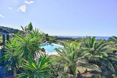 Image de Villa Meriggio A: A characteristic and welcoming dammuso with the fascination of the typical and ancient houses of the island.