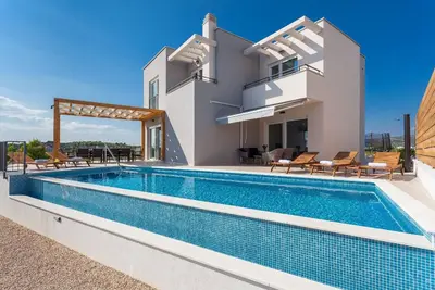 Image de Maison de vacances Brodarica pour 1 - 12 personnes avec 5 chambres à coucher - Maison de vacances