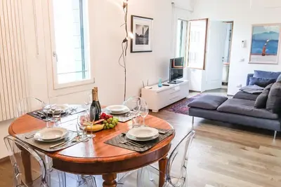 Ca 'Farnese: Beau grand appartement dans un quartier traditionnel
