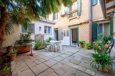 Image de Gaffaro - Élégant apt avec patio privé! Près de la place Frari