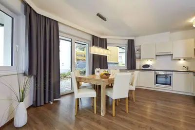 Balcony apartment 6-8 pers on the slopes, 3 bedrooms, ski & bike accomodation