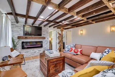 Image de 5 bd w Hottub -- mins to Hunting Hiking & Fishing