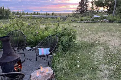 Image de Gorgeous Modern Alaskan Home with Ocean /Mt View 10 minute walk to sandy beach