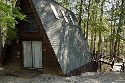Image de Cedar A Frame Chalet Cabin 2 situé sur le lac Patoka dans le sud de l'Indiana