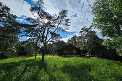 Image de Lodge en Bord de Lac! 6 Acres Privés ; Pêche Géniale ; Acceptant les Chiens ; Proche des Dells