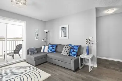 Image de Grey Havens Laneway home w/ garage, balcony, Ac near Wem!