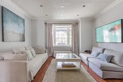 Image de Short term available Family / Work / Friendly Home w/ Parking