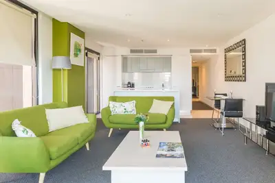 Image de Luxury Oaks Horizons apartment with a pool in the Cbd